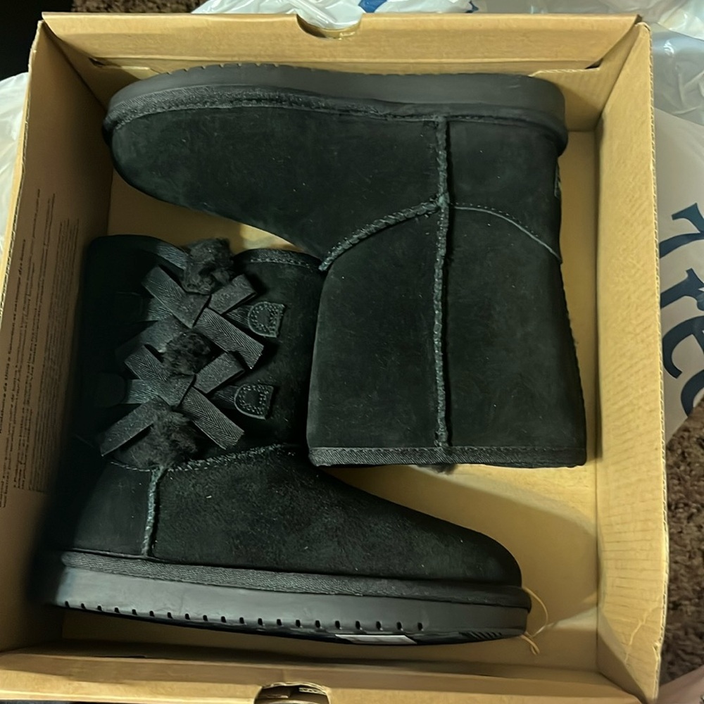 Never worn girls KOOLABURRA boots size 1